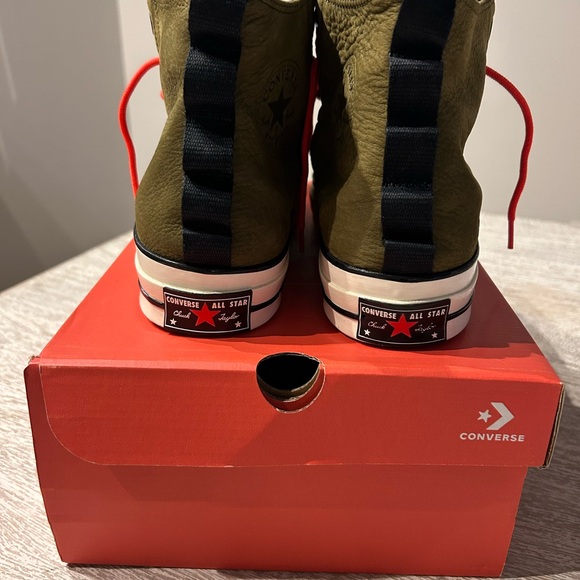 Converse Chuck Taylor Suede Size 10 Used Perfect Condition Only Worn Once!! - Picture 5 of 5